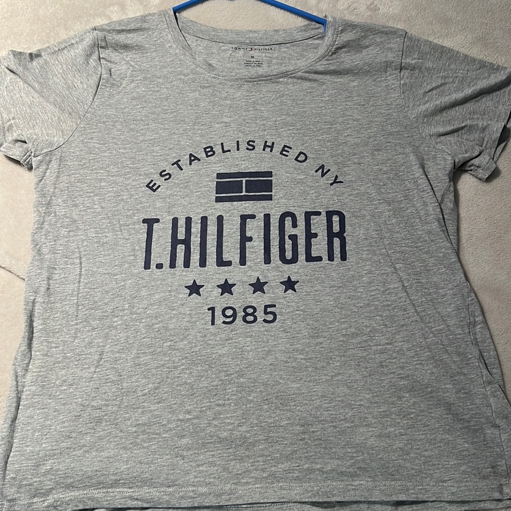 Tommy Hilfiger T shirt. Size Medium